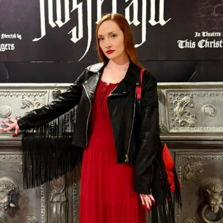 Scarlett Pomers is an American actress and singer who has left her signature in Hollywood.